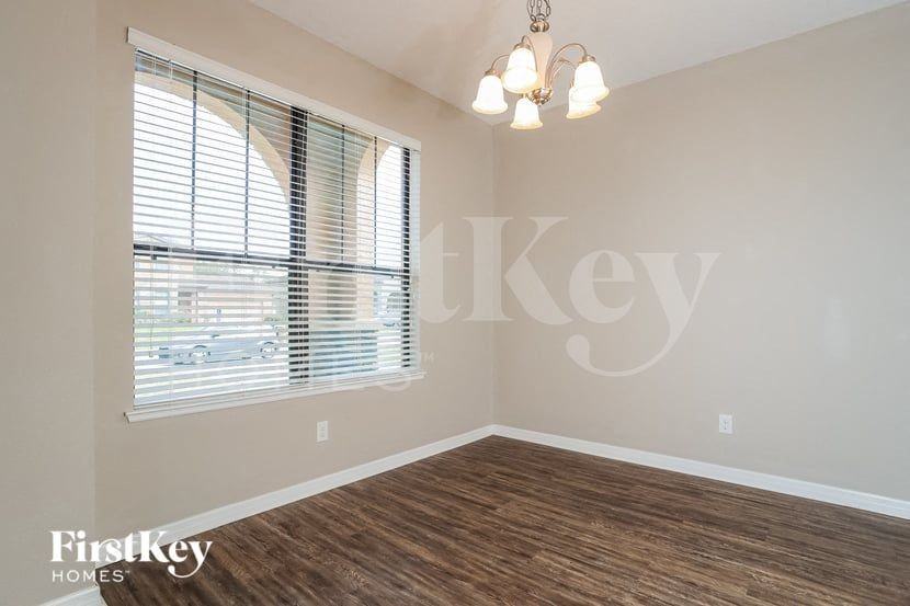 3086 Pointe Place Ave - Photo 4 of 15