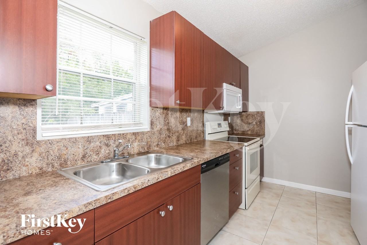 3410 Nw 203rd St - Photo 5 of 15