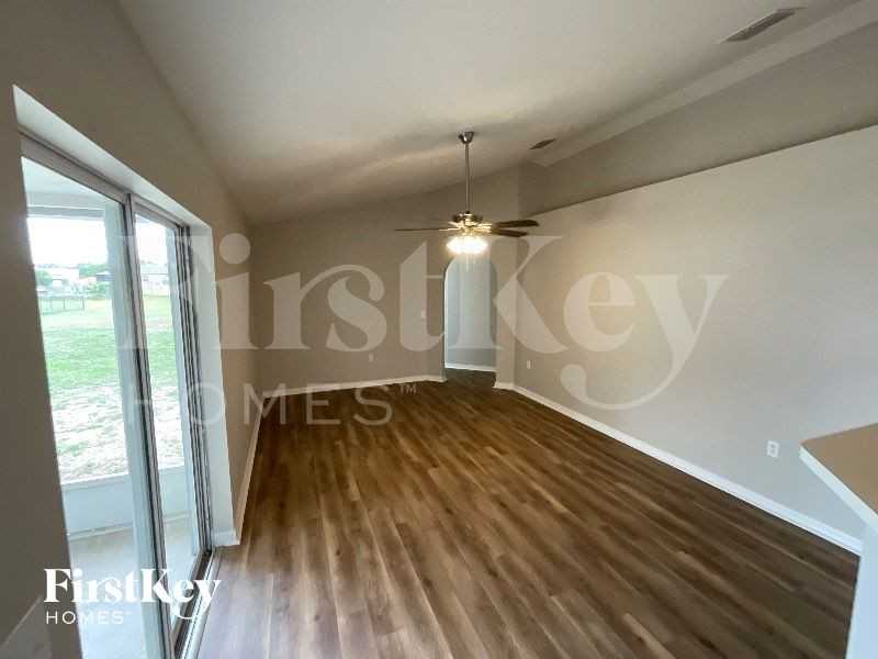 331 Columbo St - Photo 5 of 14