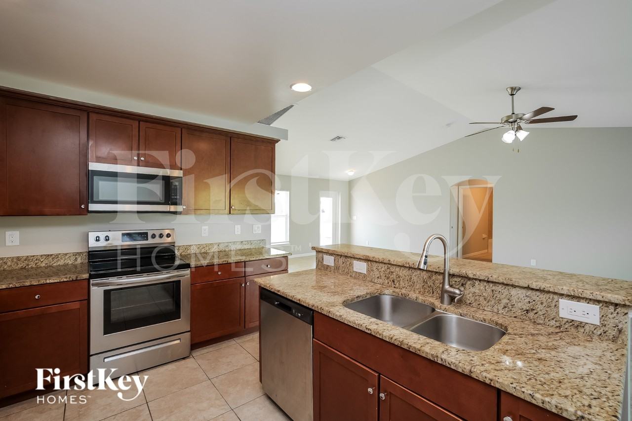 2209 Nw 37th Ave - Photo 6 of 16