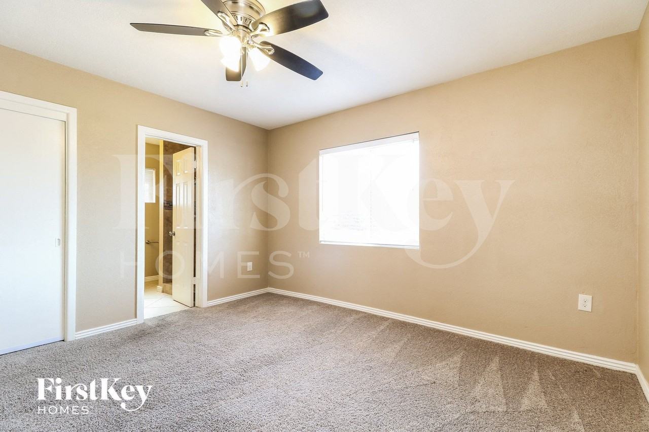 1810 W 5th St - Photo 7 of 15