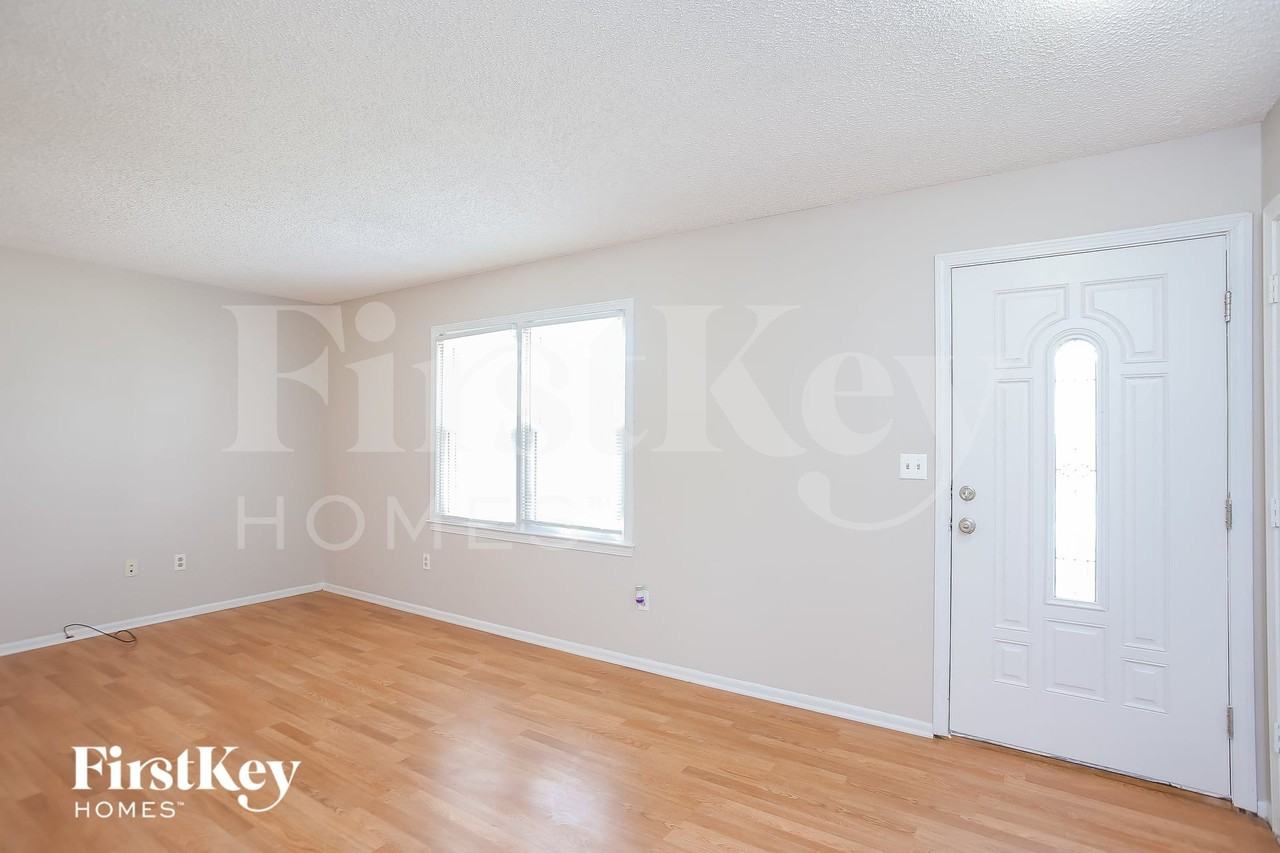 1720 Wornall Rd - Photo 3 of 15