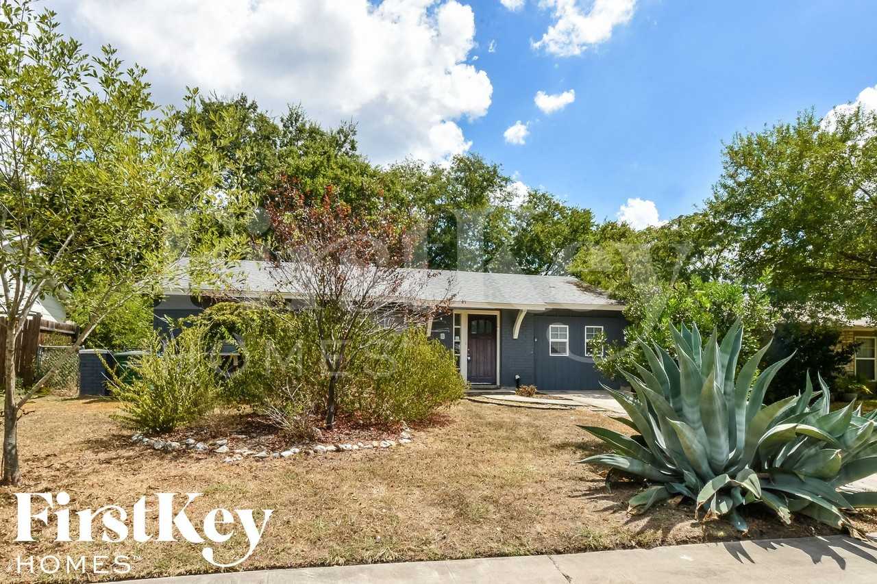 11822 El Sendero St - Photo 3 of 15