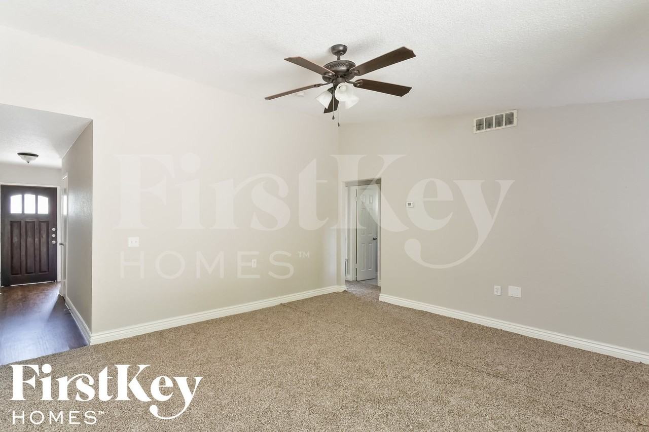 11822 El Sendero St - Photo 4 of 15
