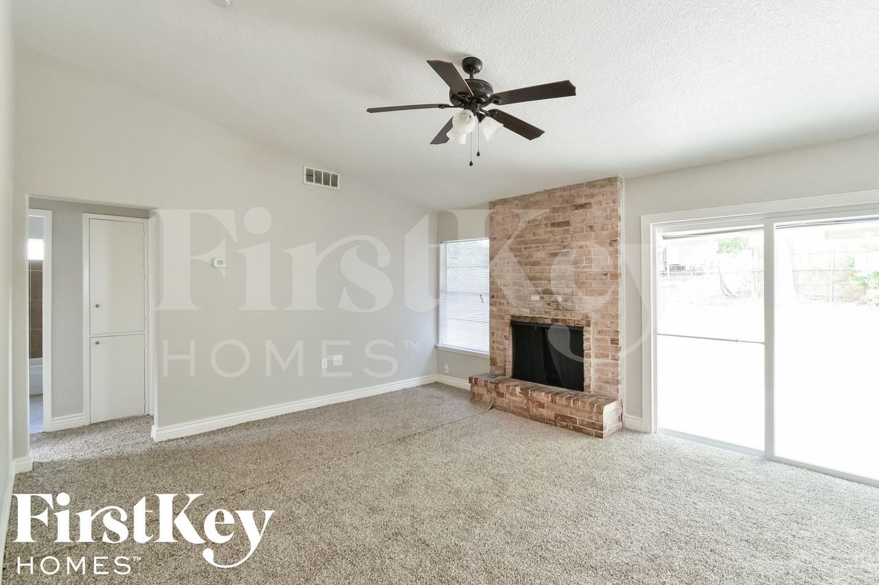 11822 El Sendero St - Photo 5 of 15