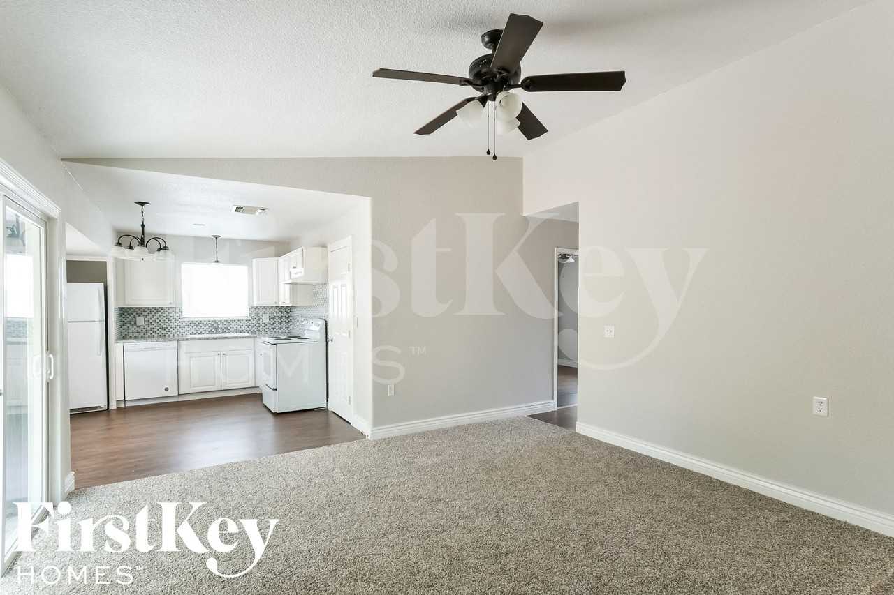 11822 El Sendero St - Photo 7 of 15