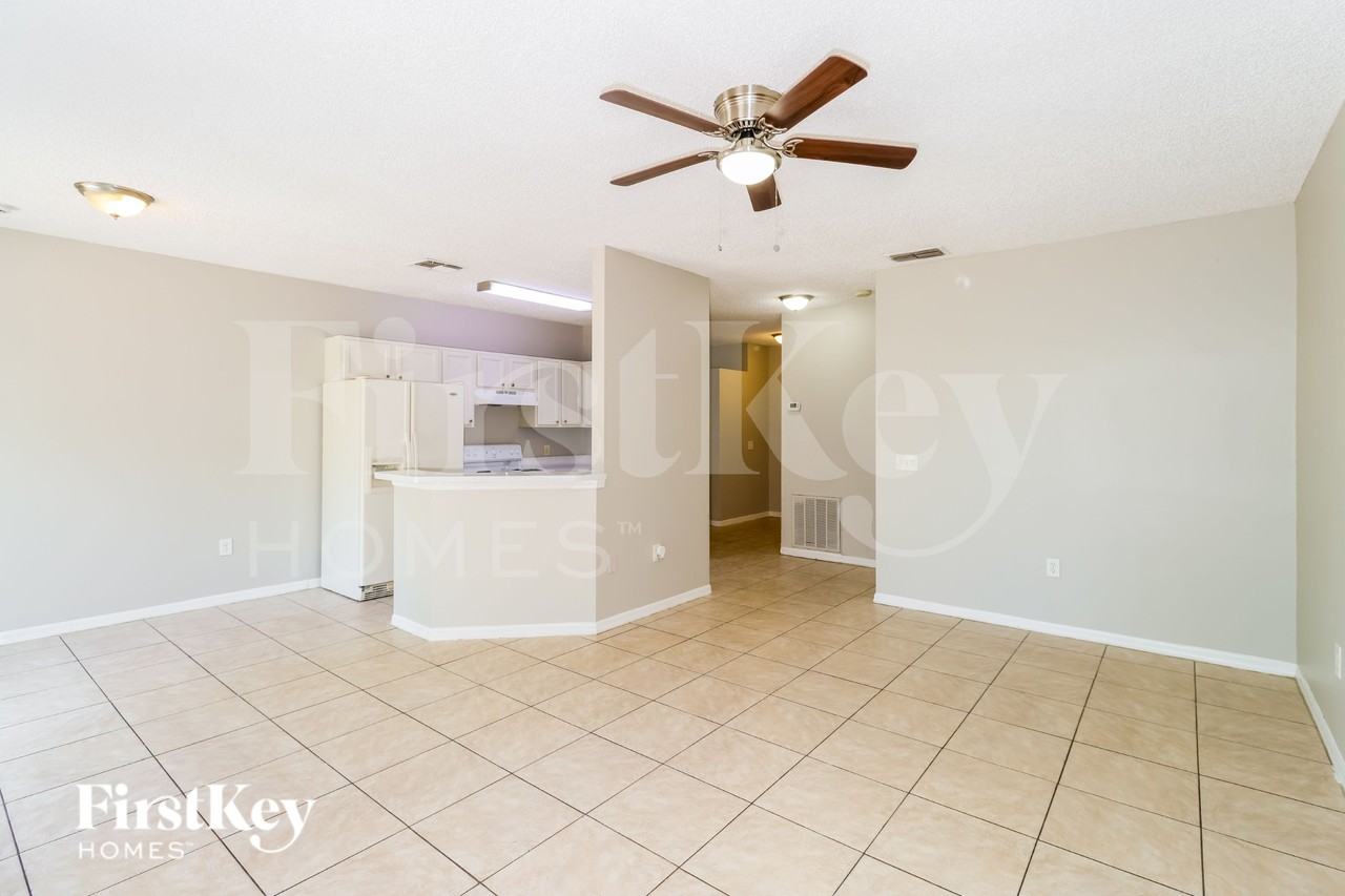1163 Schumann Dr - Photo 3 of 16