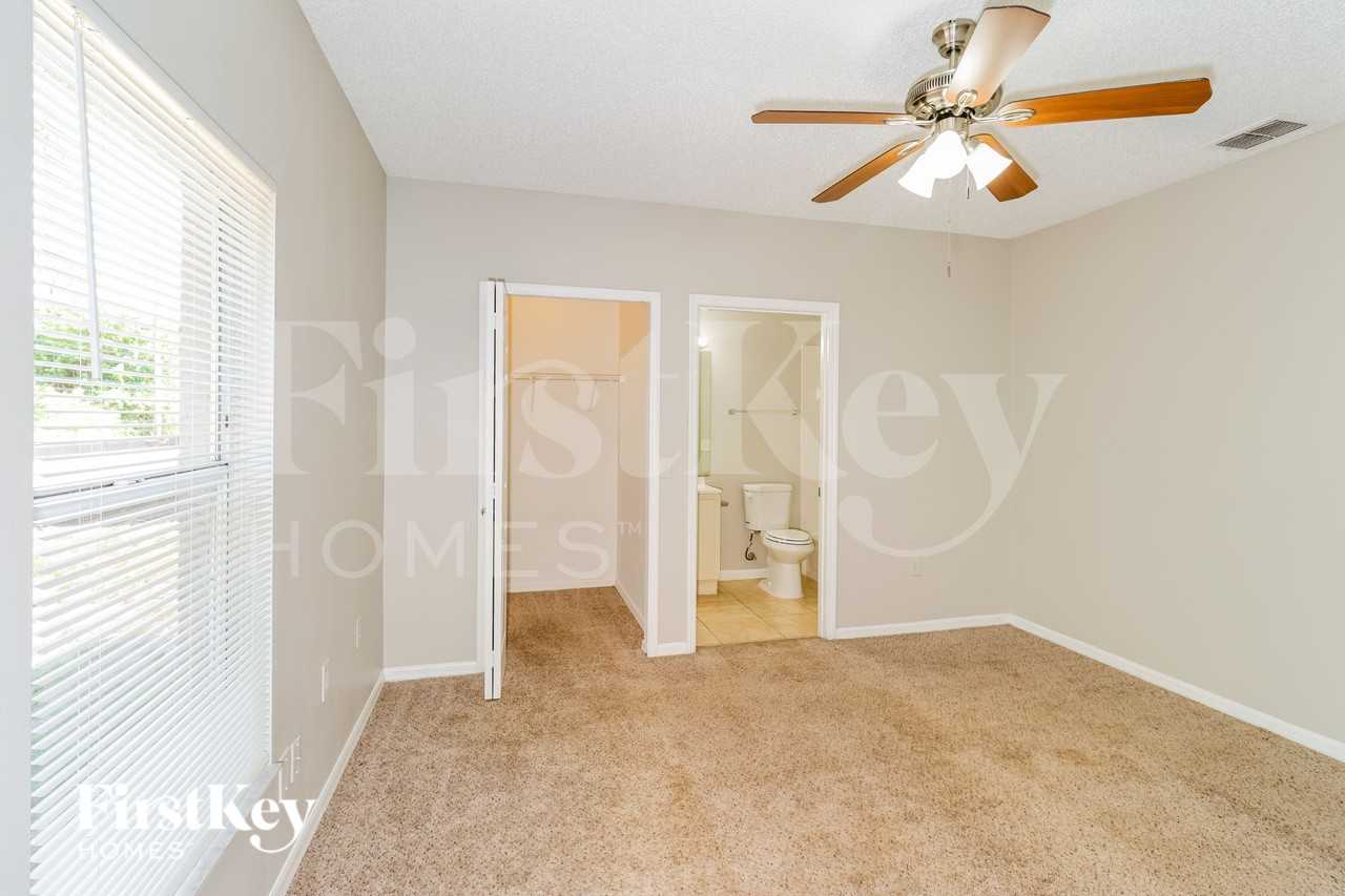 1163 Schumann Dr - Photo 7 of 16