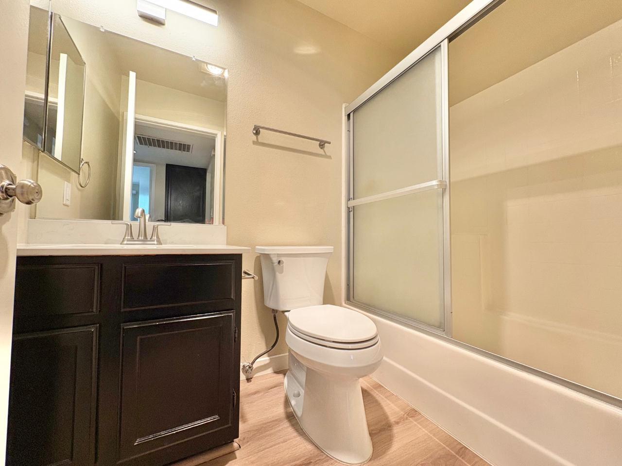 14542 Burbank Blvd #5 - Photo 5 of 10