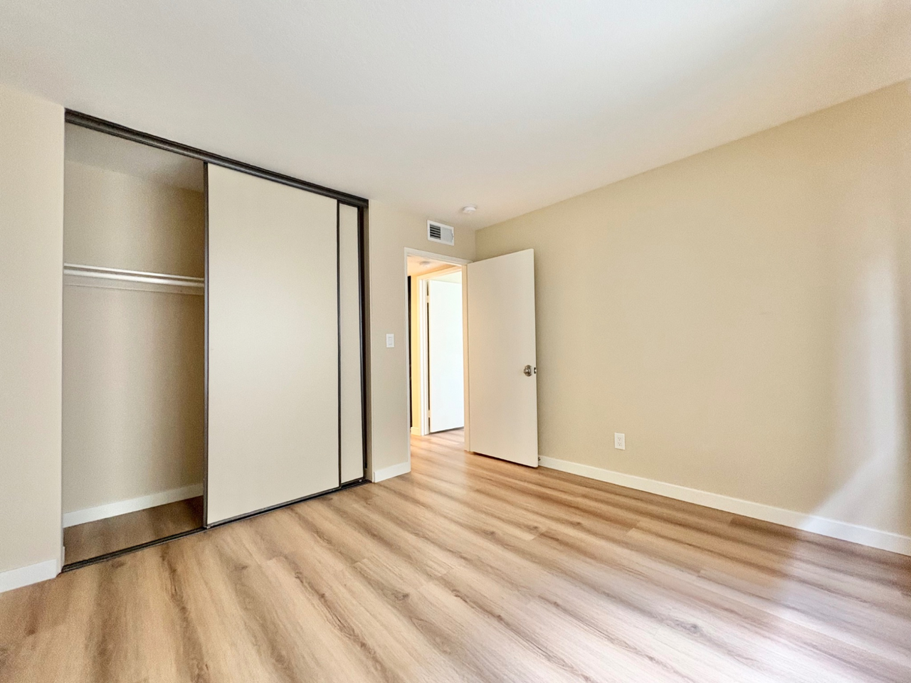 14542 Burbank Blvd #5 - Photo 7 of 10
