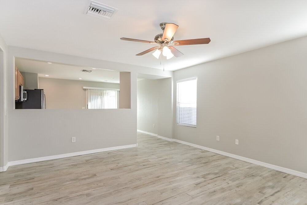 1123 W Calle Del Libro Dorado - Photo 4 of 16