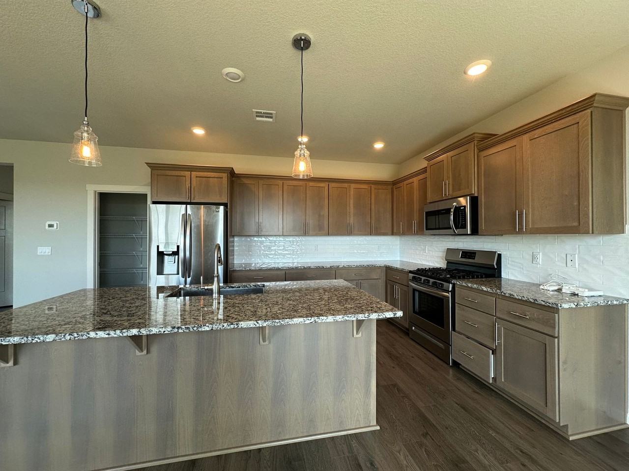 1522 Nolan Ave Se - Photo 5 of 25
