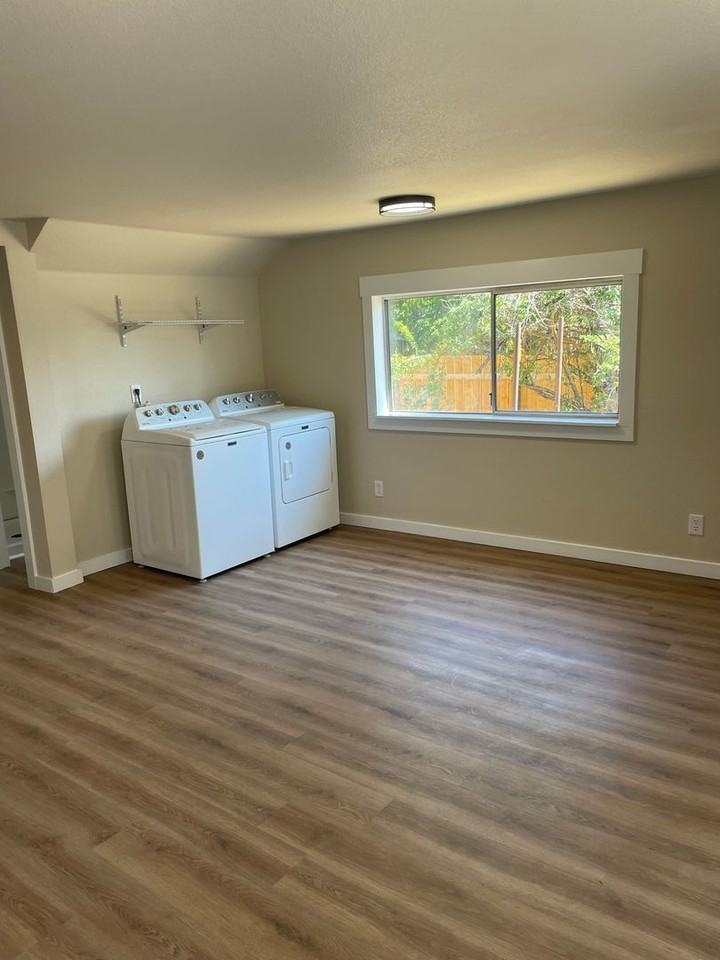 432 N Holly St - Photo 3 of 9