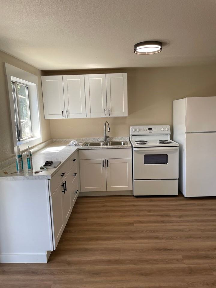 432 N Holly St - Photo 5 of 9