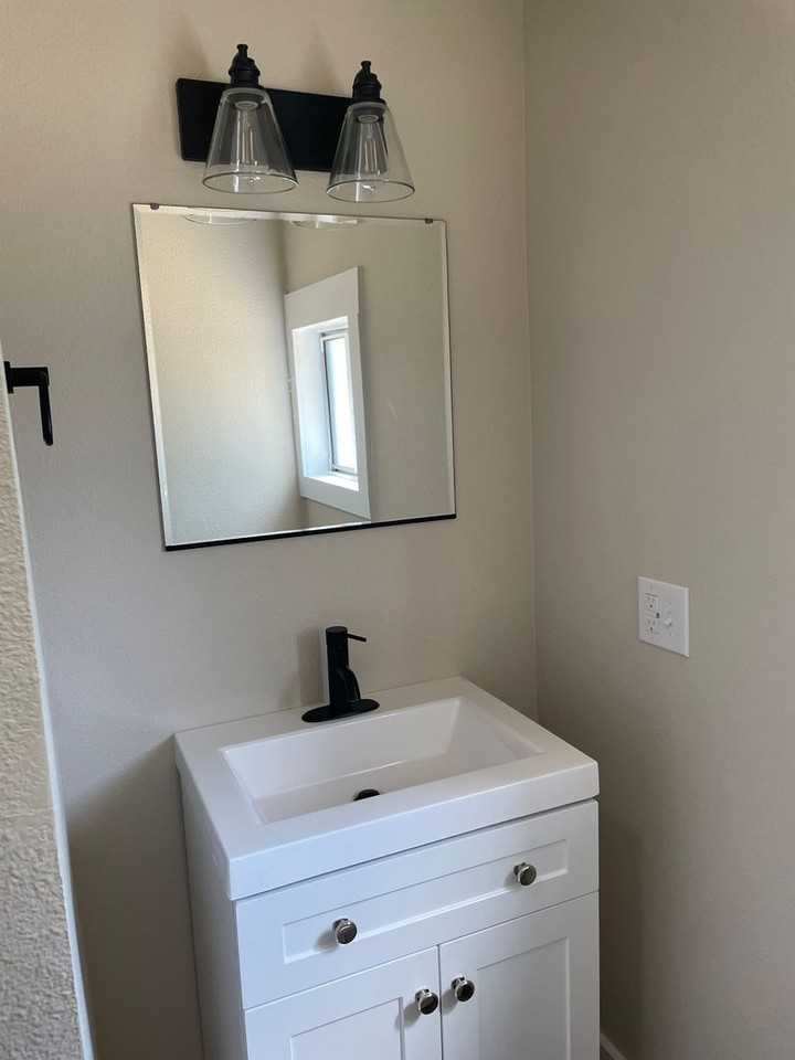 432 N Holly St - Photo 7 of 9