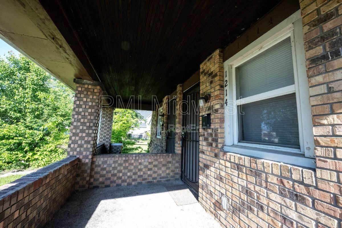 1214 W 25th St - Photo 2 of 10