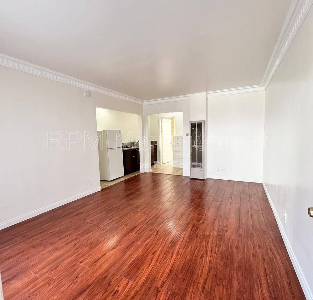 1041 S Norton Ave - Photo 2 of 10