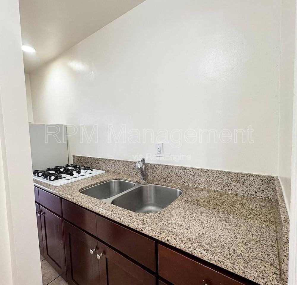 1041 S Norton Ave - Photo 7 of 10