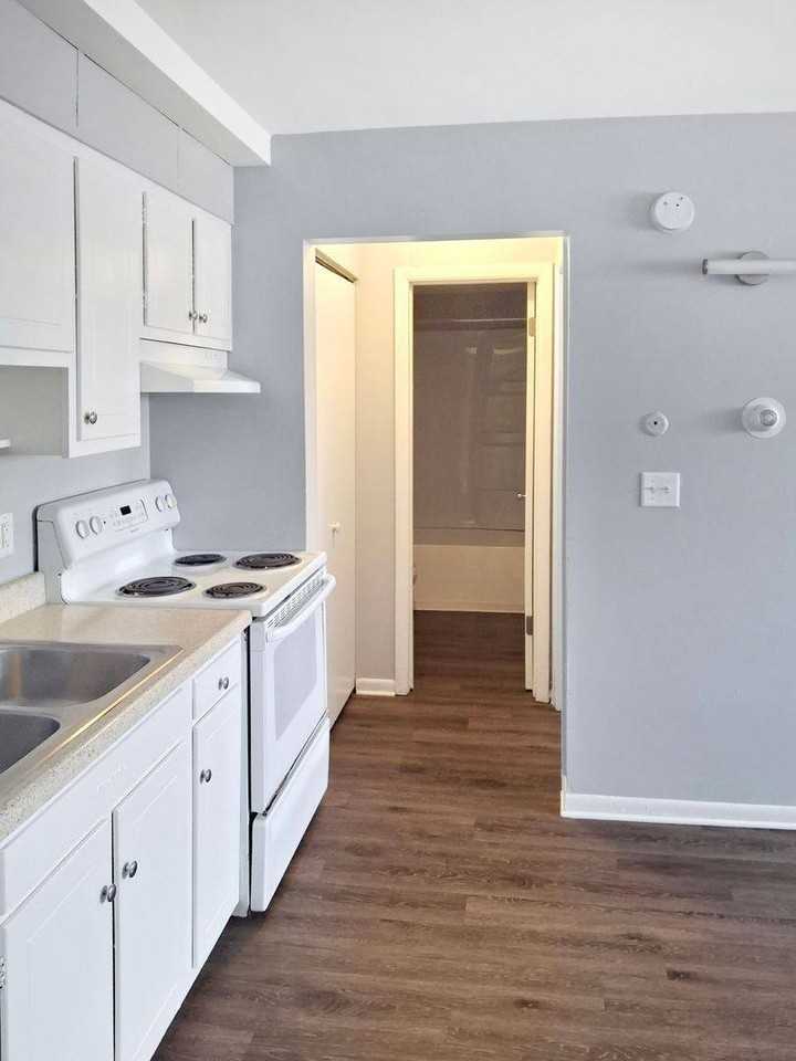 531 W 20th St #29 - Photo 3 of 4