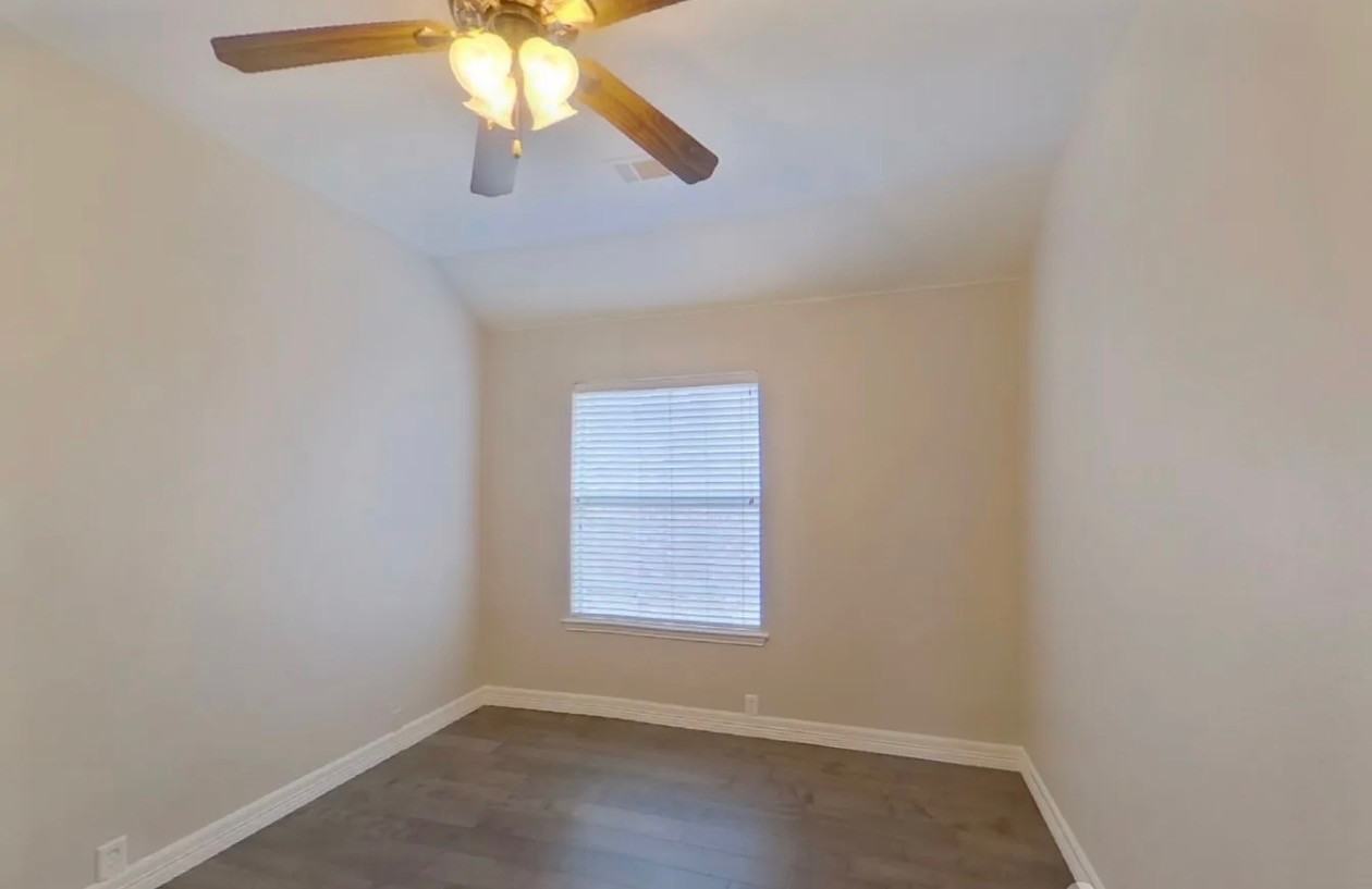 4020 Chinaberry Dr - Photo 3 of 18