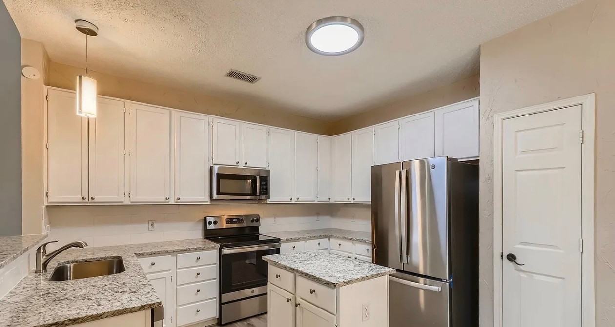3408 Bradford Dr - Photo 2 of 13