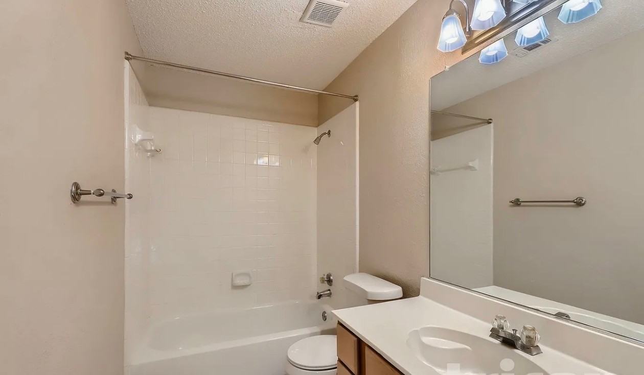3408 Bradford Dr - Photo 4 of 13