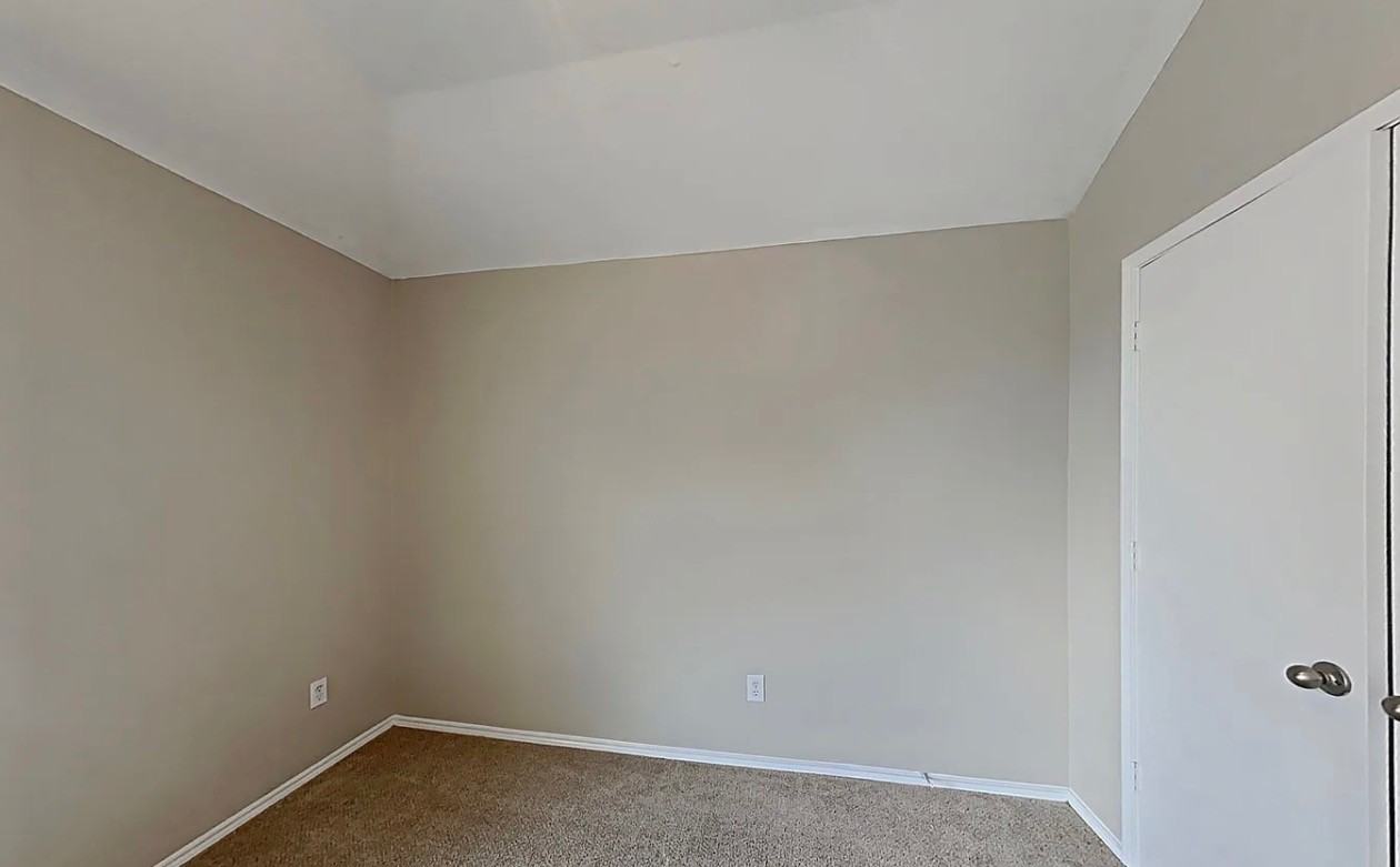 1562 Nottingham Dr - Photo 2 of 16