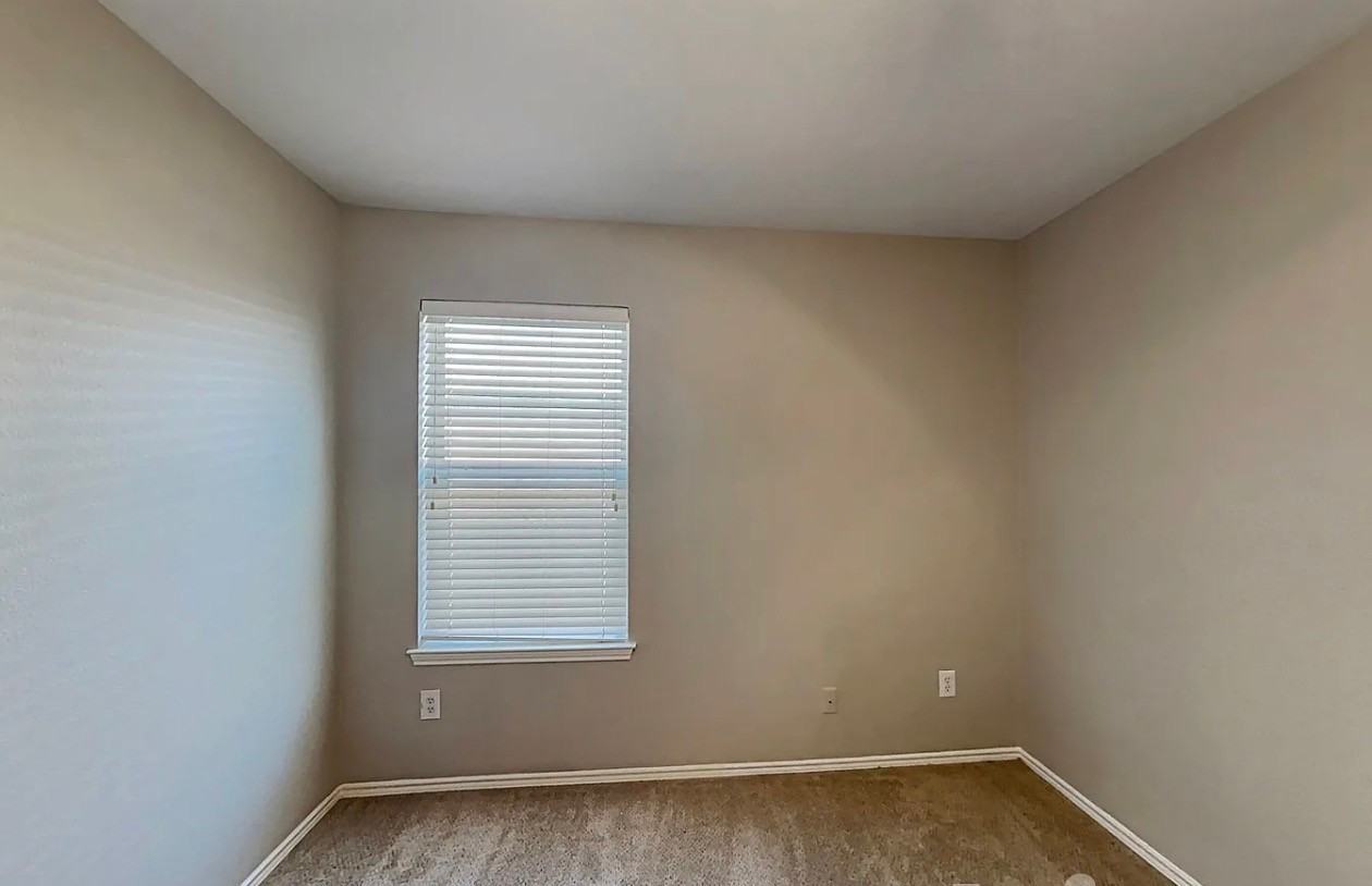 1562 Nottingham Dr - Photo 3 of 16