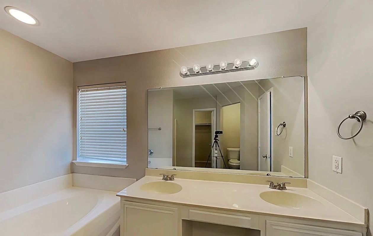 1562 Nottingham Dr - Photo 5 of 16
