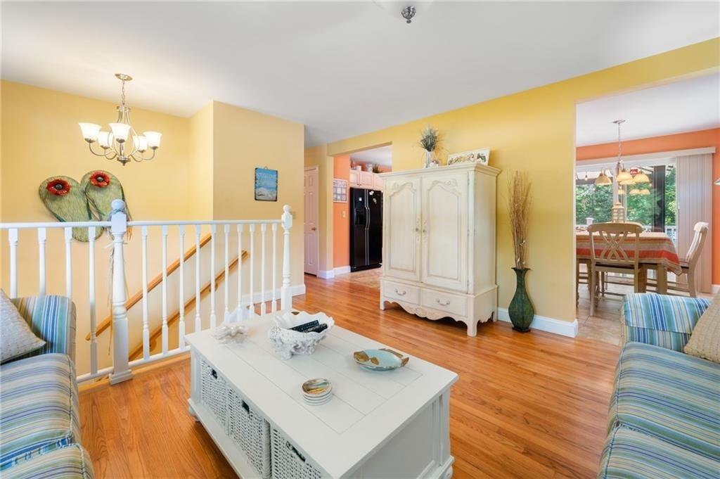 24 Quannacut Rd - Photo 3 of 21