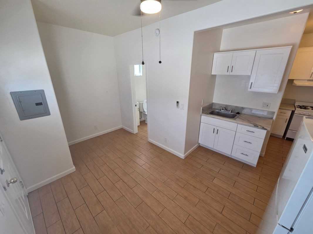 1816 S La Brea Ave - Photo 4 of 8
