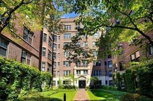 featured image of 988 Memorial Dr