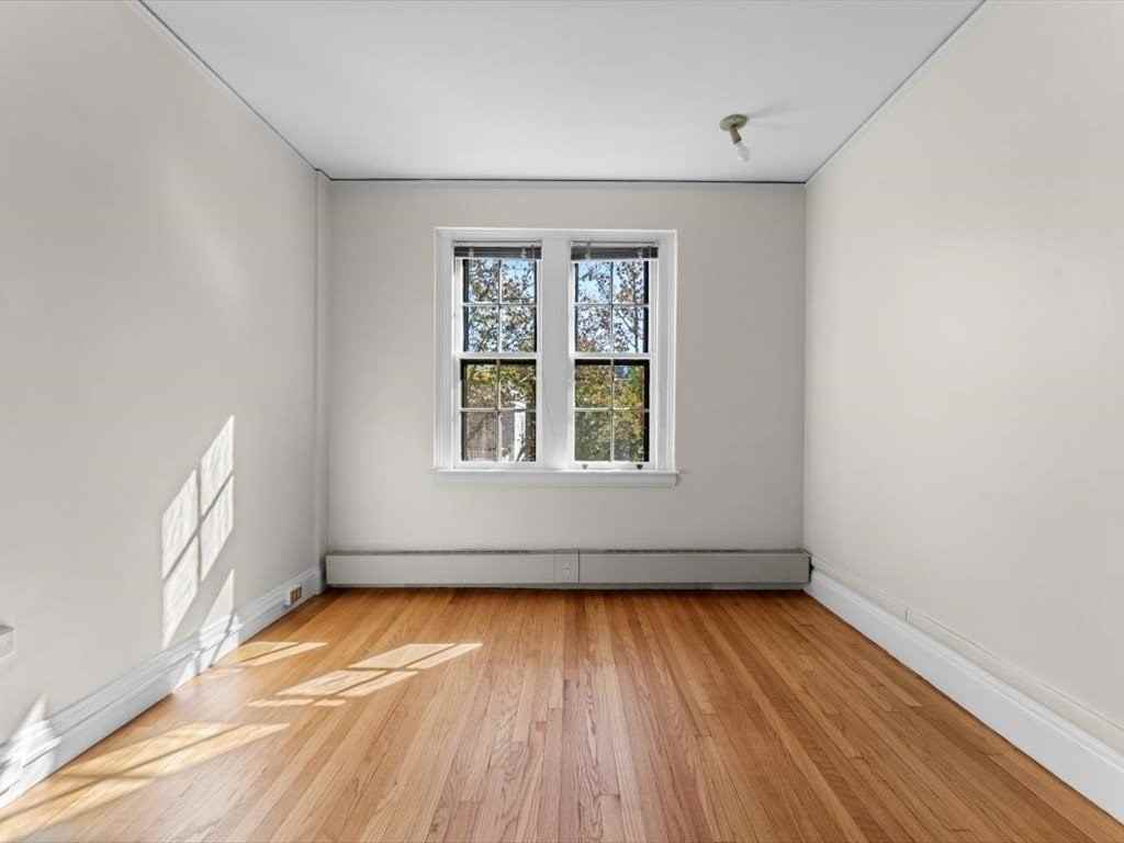 988 Memorial Dr - Photo 3 of 18