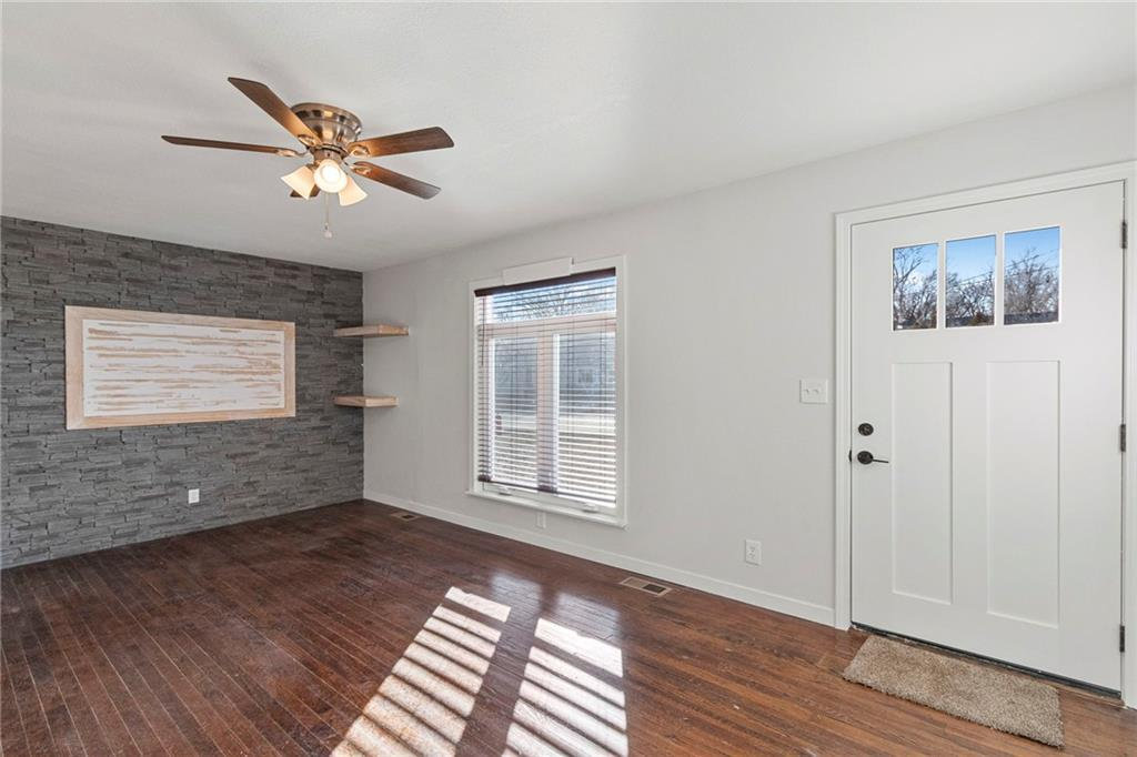 5503 N Kansas Ave - Photo 4 of 20