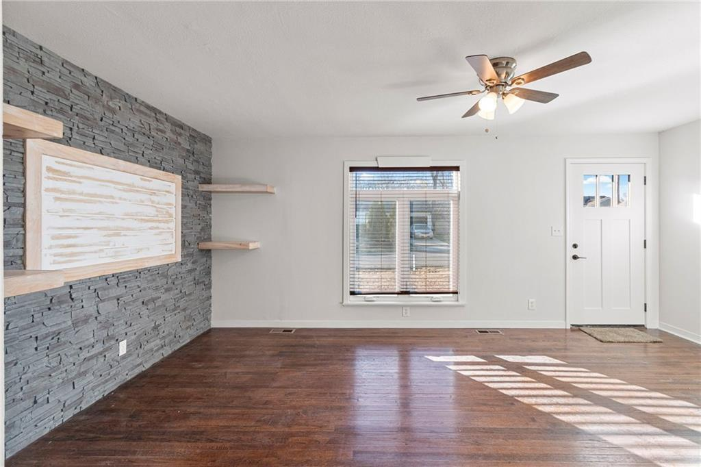 5503 N Kansas Ave - Photo 6 of 20
