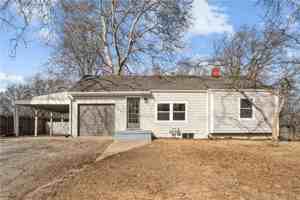 featured image of 2414 Ne 48th St