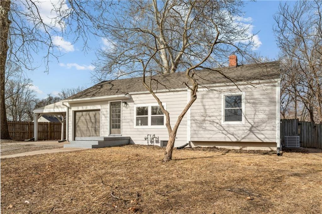 2414 Ne 48th St - Photo 3 of 30