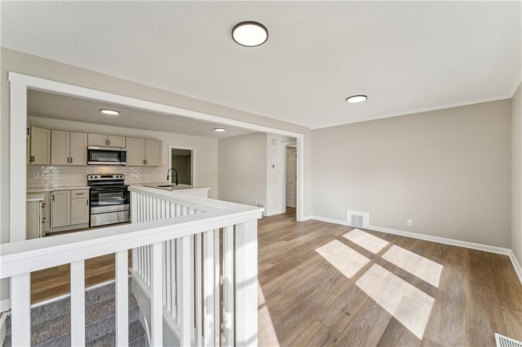 2414 Ne 48th St - Photo 4 of 30
