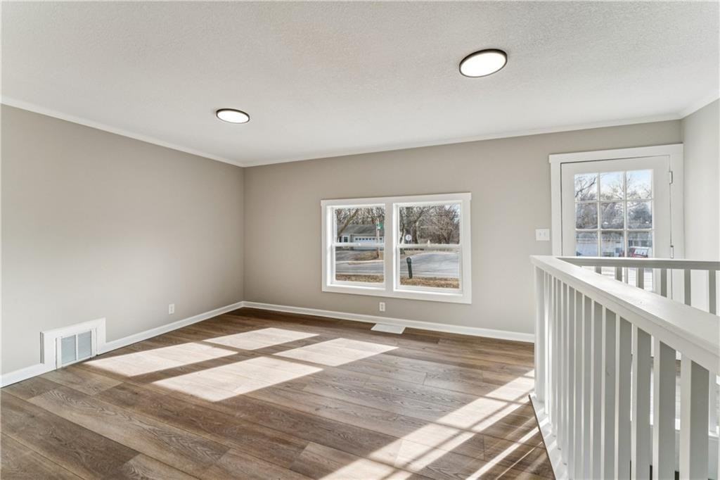2414 Ne 48th St - Photo 5 of 30