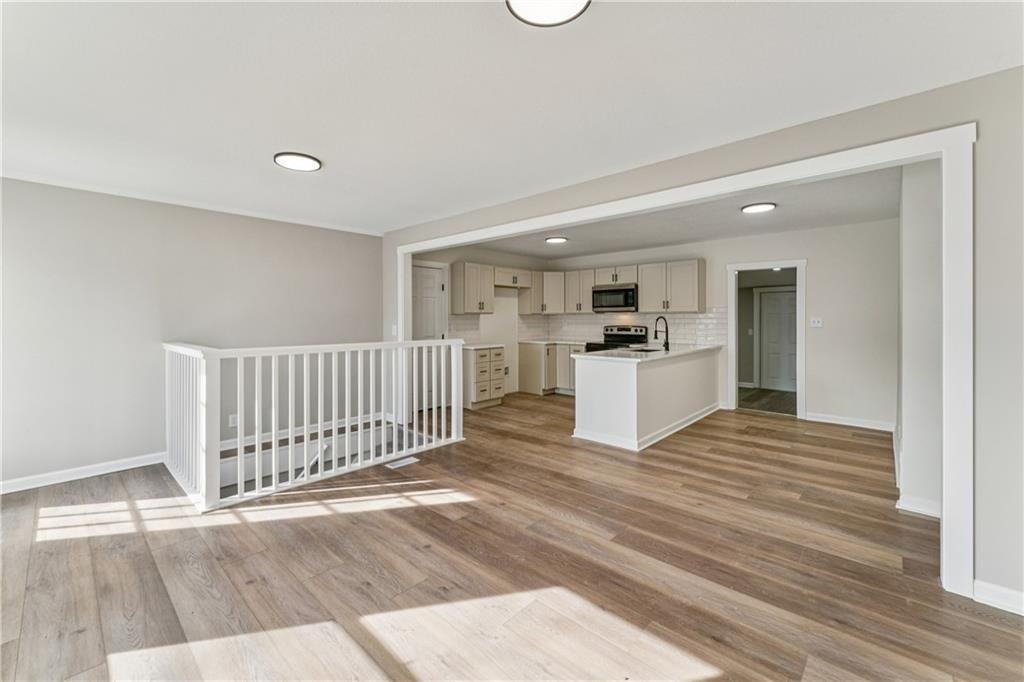 2414 Ne 48th St - Photo 6 of 30