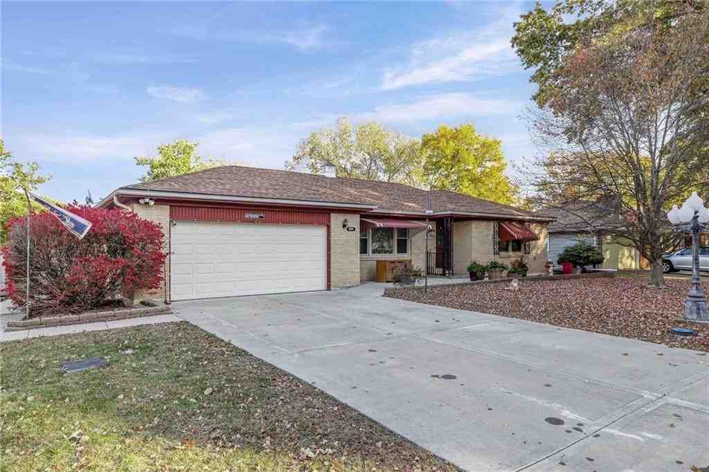 2215 N 82nd Ter - Photo 3 of 34