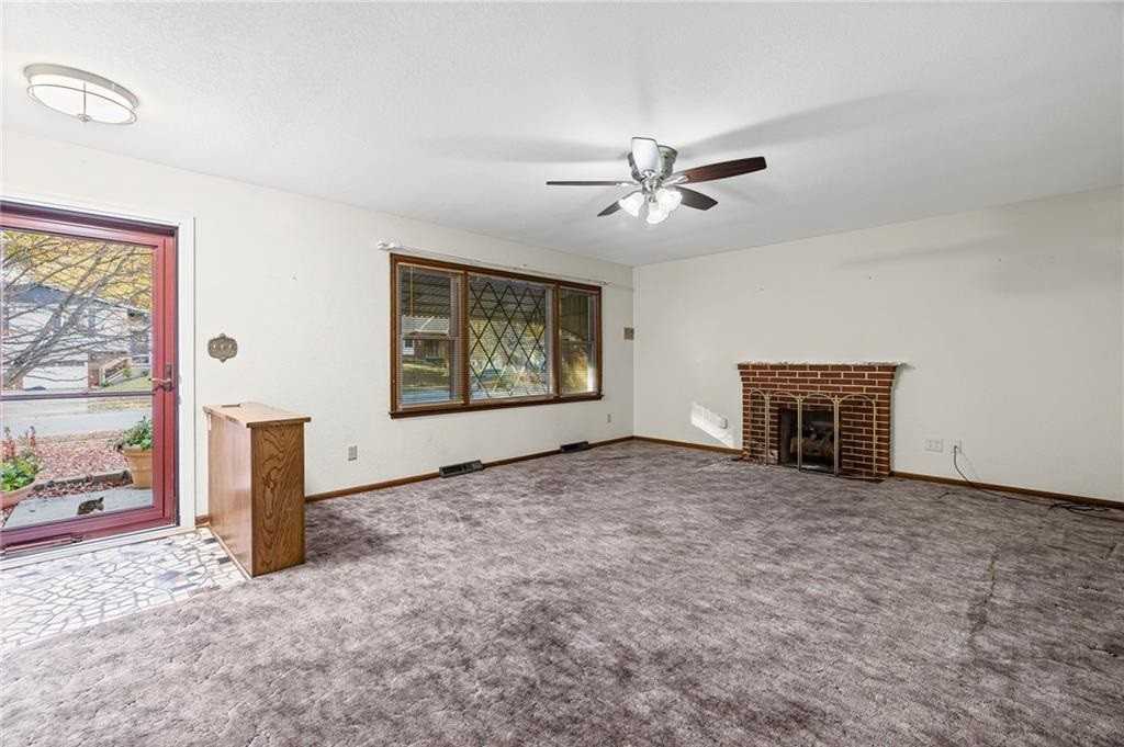 2215 N 82nd Ter - Photo 4 of 34