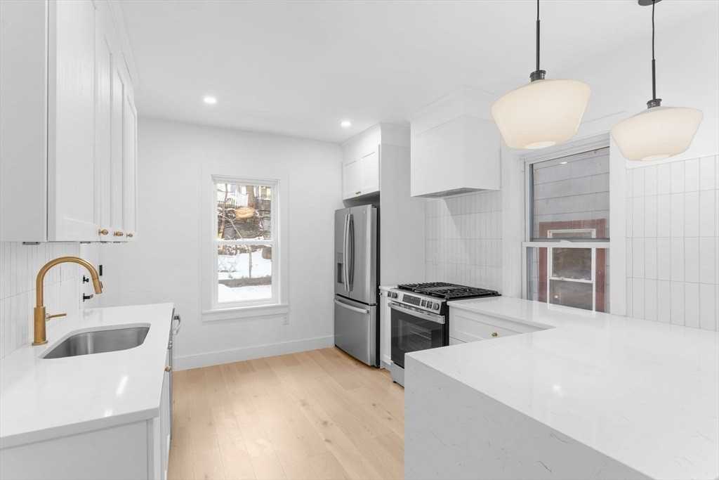 57 Weld Hill St - Photo 5 of 23