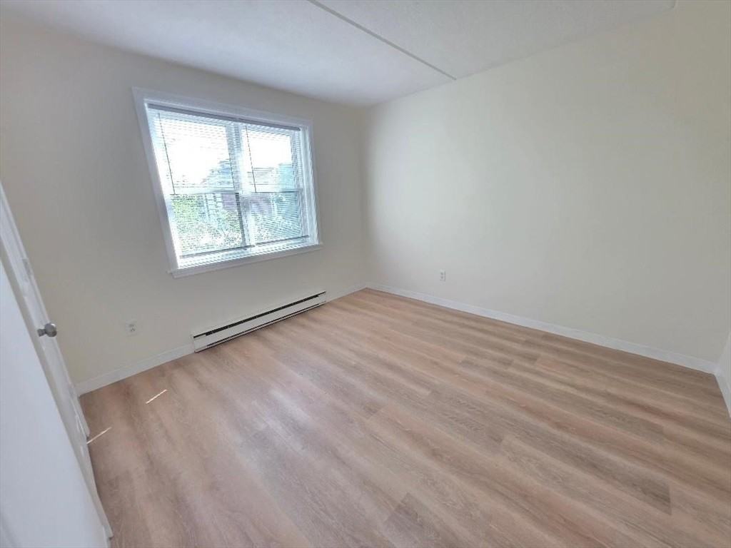 92 Lawn St - Photo 5 of 14