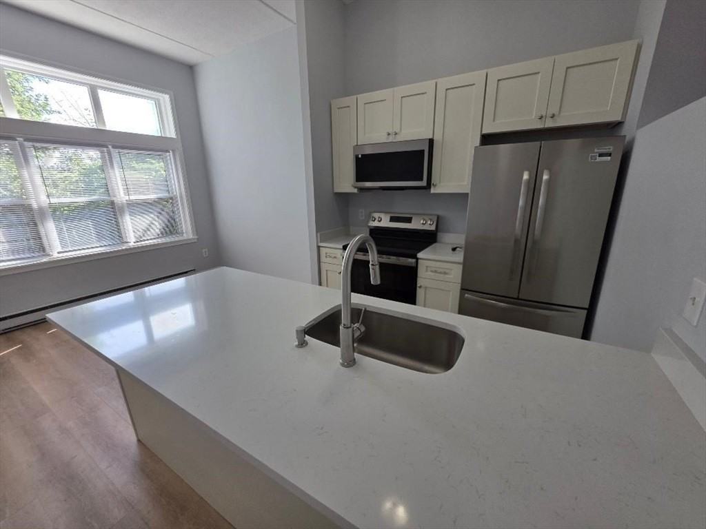 92 Lawn St - Photo 7 of 14