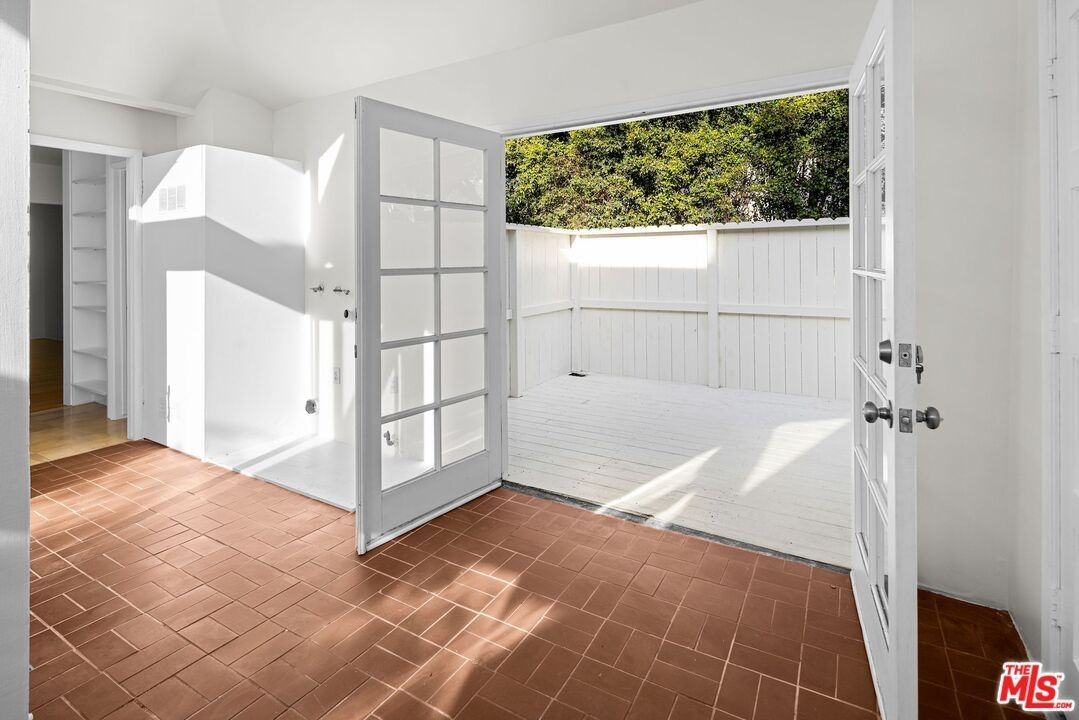 1301 Stanford St - Photo 3 of 23