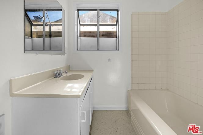 1301 Stanford St - Photo 4 of 23