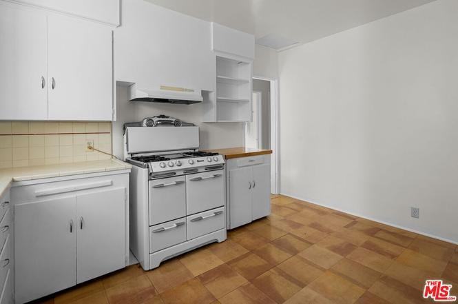 1301 Stanford St - Photo 7 of 23