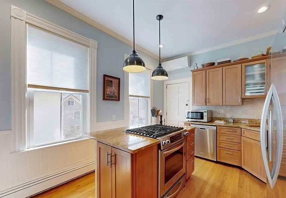 1613 Dorchester Ave - Photo 5 of 6
