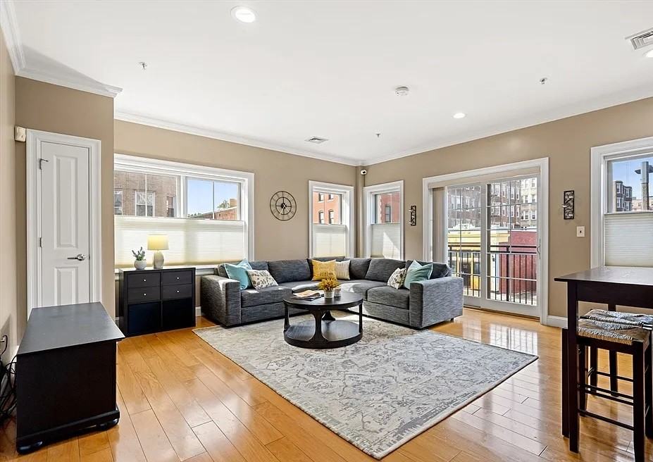 1613 Dorchester Ave - Photo 6 of 6